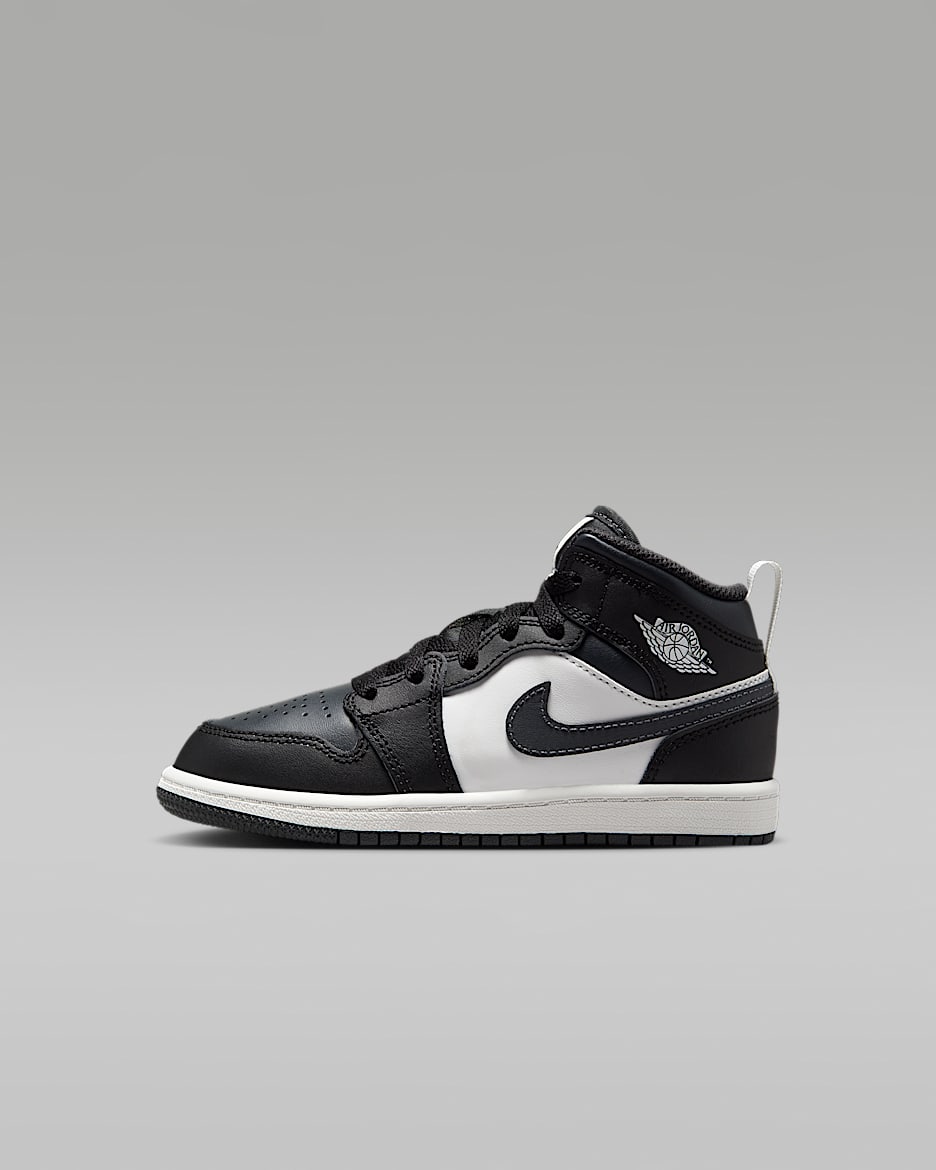 【新着】NIKE エア ジョーダン 1 MID スニーカー ブラック NIKE公式】ジョーダン 1 MID リトルキッズシューズ.オンライン